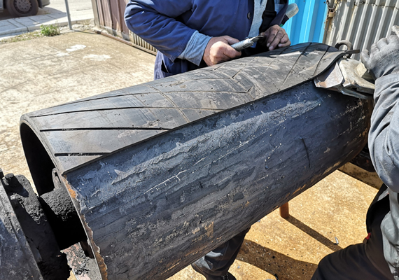 Gumiramo metalne i plastične valjke koji se koriste u transportnoj, građevinskoj i eksploatacijskoj industriji.